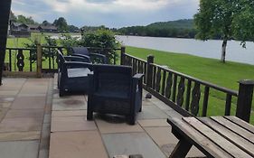 Tegid Lodge- Pine Lake Resort